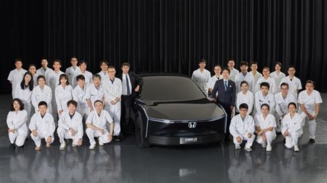 Honda En2 Concept Ev Breaks Cover With A Futuristic Design