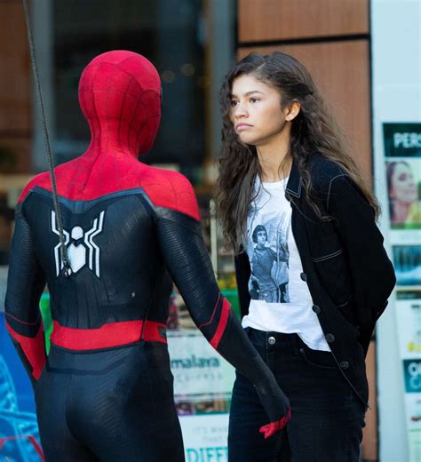 The perfect zendaya spiderman homecoming animated gif for your conversation. ZENDAYA on the Set of Spider-man: Far from Home in New ...