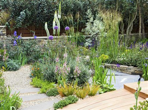 Looking for garden landscaping ideas? Expert tips for designing and planting a border - Saga
