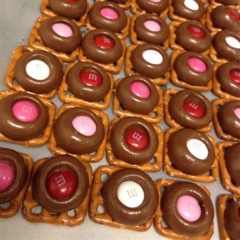 This warm and chewy hot however, i made them as a christmas gift for my work family and they said they were the best cookies we had! Hershey kiss pretzel M | Holidays dishes, Super easy desserts, Holiday recipes