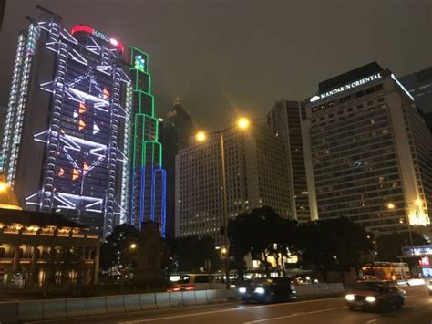 A cheap, fast and transparent. 스탠다드 차타드 은행 건물의 외관 - Picture of Standard Chartered Bank ...