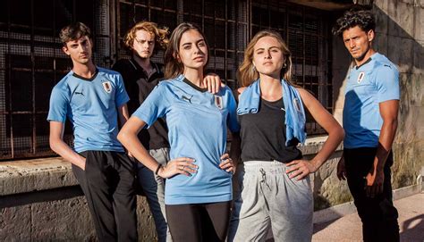 Bestelle dein uruguay fußball trikot noch heute und personalisiere es mir deinem eigenen namen und eigener nummer oder mit deinem. Uruguay WM 2018 Trikot veröffentlicht - Nur Fussball