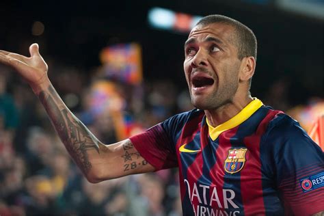 Apr 28, 2014 · dani alves has been applauded for his response to being racially abused during a football match. El nuevo desplante de Dani Alves a la afición del ...