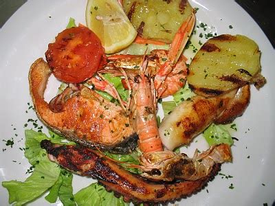 Salse e consigli per servirla il pesce grigliato deve essere servito immediatamente, appena tolto dalla griglia. Mr.Pomodoro: Grigliata di Pesce