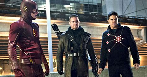 The Flash Arrow And Firestorm Unite In New Photos
