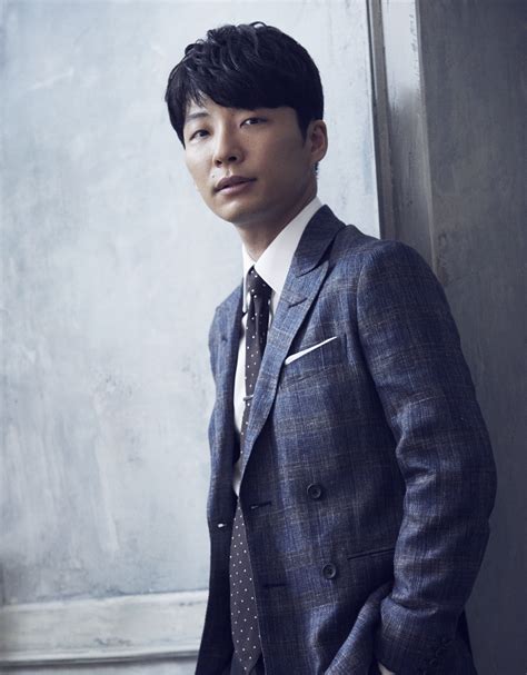 Apart from having a music career, he also works as an actor and. Gen Hoshino - Akinori Ito - portraits｜aosora
