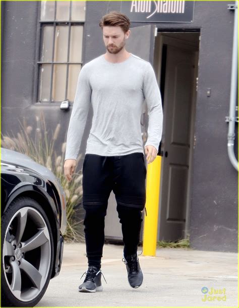 Full Sized Photo Of Miley Cyrus Patrick Schwarzenegger Spend Time Apart Miley Cyrus Hangs