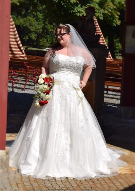 Kaufen sie die besten brautkleider 2021 online bei irenekleider.de. KK Brautmode | Hochzeitsmesse HOCHZEITSNEST in Marburg und ...