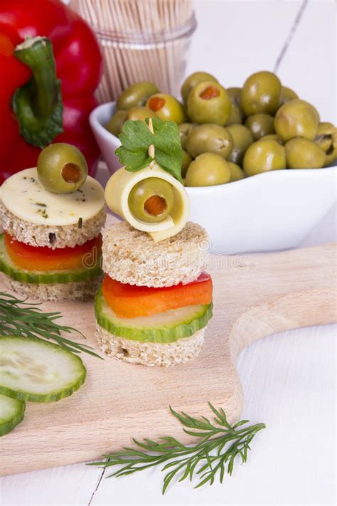 Repas Sur Le Pouce Avec Le Concombre Image stock