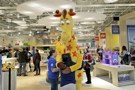 Toys r us, is macau's largest toy store, and the world famous international toy wonderland stocks more than 6,000 items across hundreds of categories of toys. Toys R Us vuelve a retirarse y cierra sus últimas 2 ...
