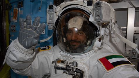 الإماراتي سلطان النيادي أول رائد فضاء عربي يسير في الفضاء