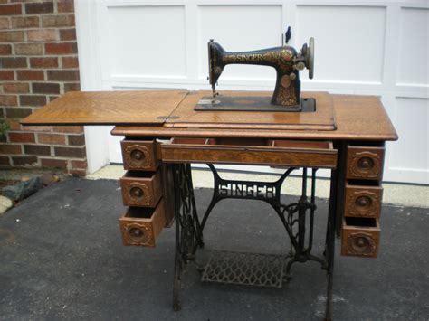 Early 1900s Singer Treadle Sewing Machine With 7 Drawer Tiger Oak