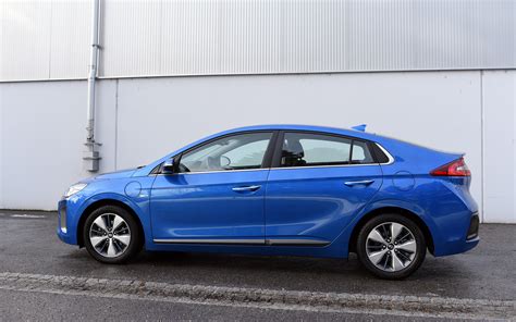 It was released in 23 january 2021. Der Hyundai Ioniq Plug-In im Test! - autofilou