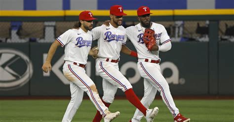 Seagers Eighth Inning Homer Pushes Rangers Past Angels 5 3 Cbs Los