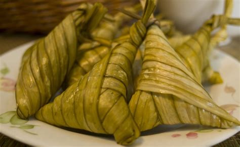 Makanan tradisional bagi kaum melayu ialah ketupat, lemang, nasi lemak dan satay. 10 Menu Makanan Hari Raya Paling Popular Di Malaysia ...