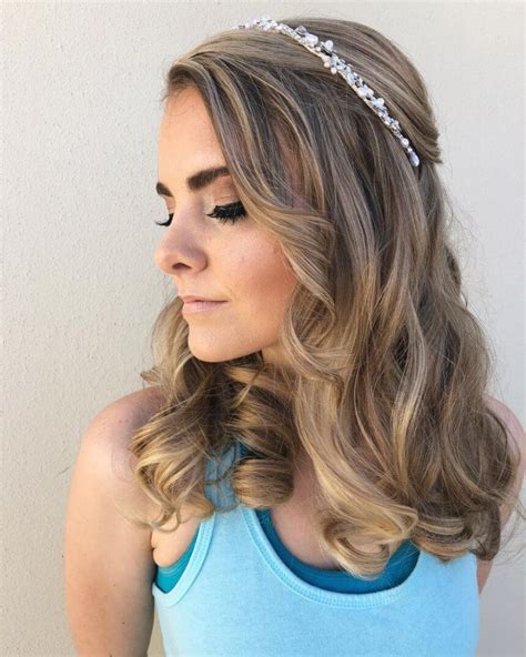 17 Cute Short Curly Hairstyles With Headband To Fuel Your Imagination