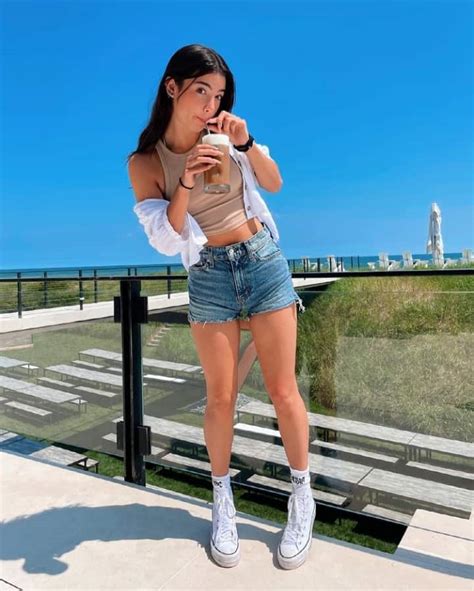 The Tiktok Star Charli Damelio Bio Age Height Net Worth Sister Images