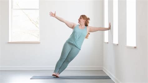 Three Ways To Prop And Progress Your Vasisthasana Side Plank Side