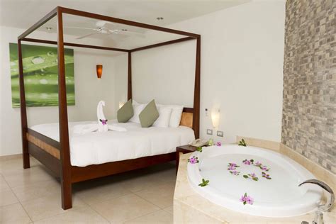 Luxury Oceanfront Suites Sandos Caracol