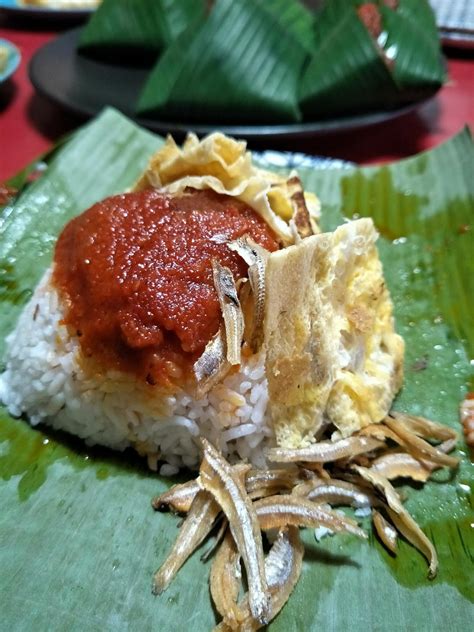 Nasi lemak telur bungkus yang diviral viral kan. Telur Lenggang wajiblah buat untuk ER.