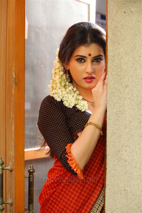 Veda Archana Face Expressions In Kamalatho Na Prayanam Movie