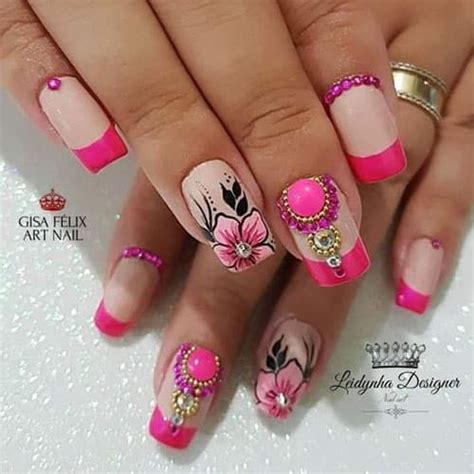 Uñas con flores rosas y rayas negras y blancas. Resultado de imagen para uñas decoradas con flores ...