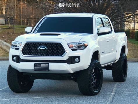 Also included are a set of durable strut spacers and 2 fabricated rear blocks to provide lift height from front to rear. 2018 Toyota Tacoma Fuel Vandal Rough Country Suspension Lift 3" | Custom Offsets