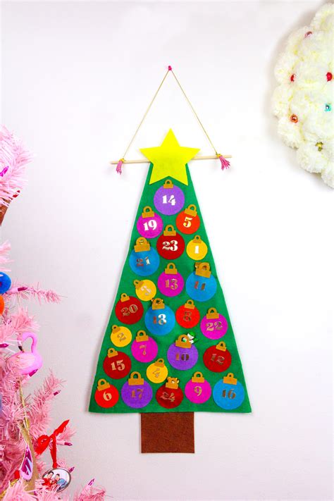In addition, i wanted lite brite sheets i. Easy No Sew Felt Christmas Tree Advent Calendar! ⋆ Brite ...