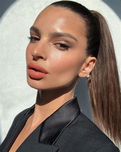 Emily Ratajkowski Image