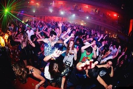Tito's night club is a famous and most popular discotheque in goa situated at north goa towards we are on holidays in goa for 6 days and this video is about our 3rd night in goa at famous tito's. April 2013 | Goa Holiday Guide - Luxury and Budget Hotels ...