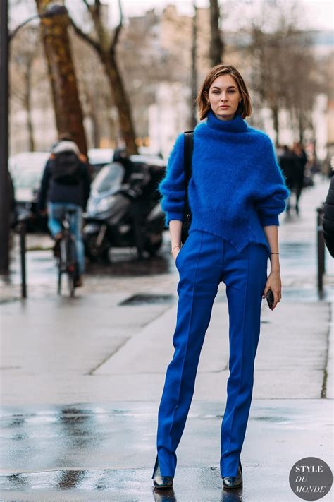 Paris Fw 2018 Street Style Laura Love Look Monocromático Em Azul
