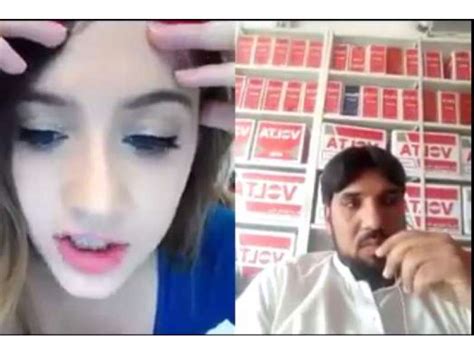 سعودی بچے سے انٹرنیٹ پر ویڈیو چیٹ سے شہرت حاصل کرنے والی امریکی لڑکی پھر سے منظر عام پر آگئی، اس