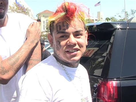 Tekashi69s Out Of Jail And Handing Out Cash To Kids