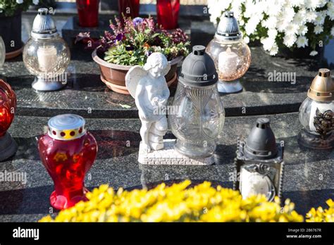 people remembering their loved ones who died Stock Photo - Alamy