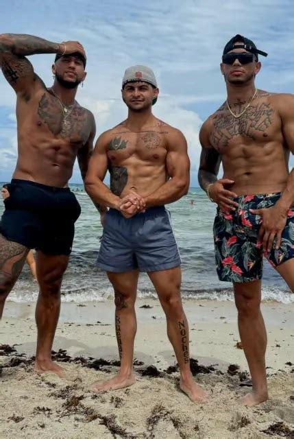 Shirtless Male Beefcake Tattooed Beach Jocks Bare Foot Men Hunks X Photo E Picclick
