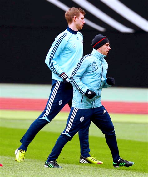 Per mertesacker is 35 years, 11 months, 9 days old. Pin on Die Deutsche Fußballnationalmannschaft