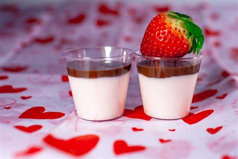 Chocolate Covered Strawberry Pudding Shots Recipe • Choosing Figs