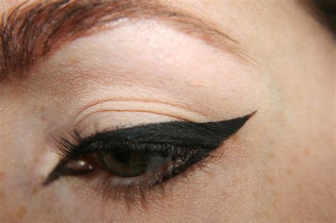Dramatic Eyeliner Cateyes A Beauty To Rock