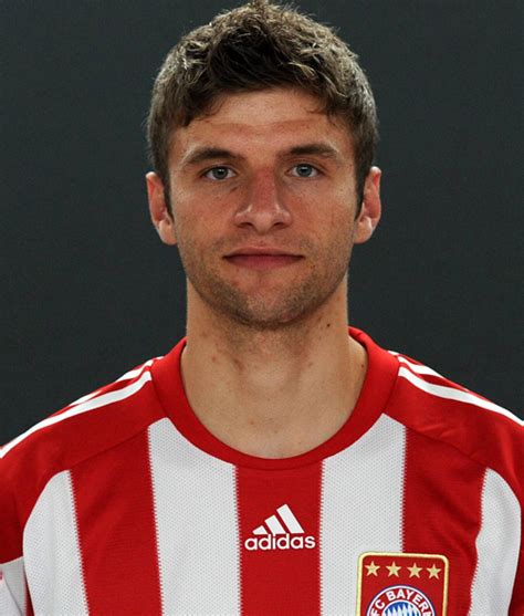 Aber der müller ist echt ne sympathische und vorallem authentische socke. Thomas Müller: Kleidungsstil, Zubehör, Größen & Tipps ...