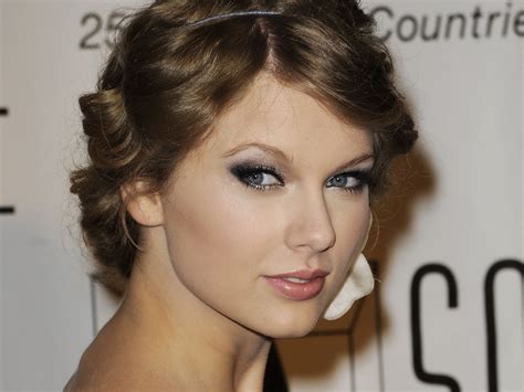 Taylor Swift Hooded Eyes Taylor Swift Makeup Glamour Makeup Beauty