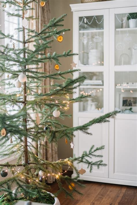 How To Decorate A Sparse Christmas Tree The Ginger Home