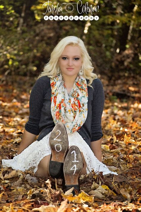 40 Brilliant Senior Picture Ideas For Girls