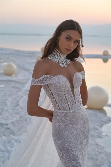 Lee petra grebenau created incredible creations that emit romance and femininity. Lee Petra Grebenau Wedding Dresses Fall 2020 | Dress for ...