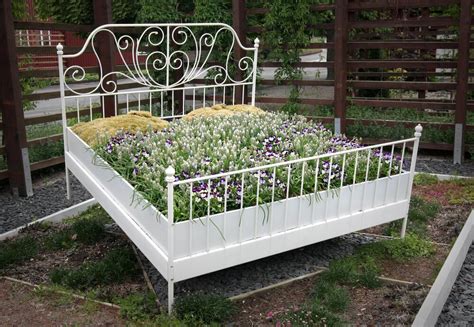 25 Unique Flower Planters and Pots (PICTURES)