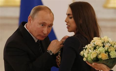 Władimir putin urodził się w 1952 roku w leningradzie. Zdjęcia: Carski gest mimo skandalu! Putin na Kremlu ...