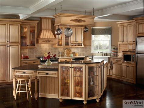 This Traditional Kitchen With Kraftmaid Cabinetry And A Multi Tiered