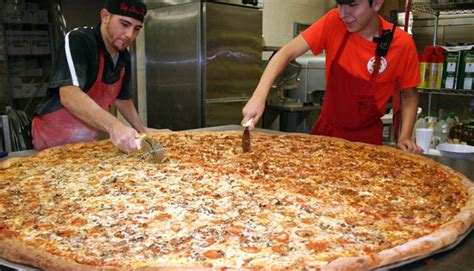 Hungry Meet And Eat The Biggest Pizza In Texas At Big Lous