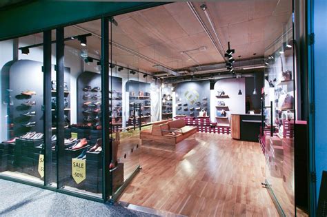 Wir freuen uns, euch endlich wieder begrüßen zu dürfen. Bikini Haus Berlin - Creating Shop Concept & Design