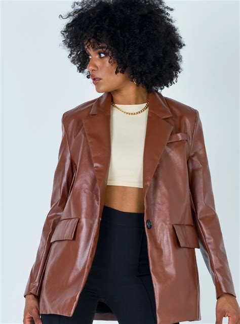 Https://tommynaija.com/outfit/brown Leather Blazer Outfit