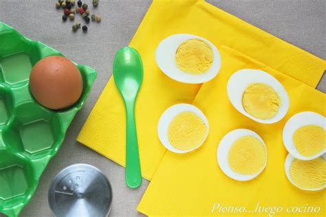 El principal peligro de cocinar huevos duros en el microondas es la probabilidad de que estallen, ya sea en el horno o al intentar comerlos. Huevos duros | Huevos duros perfectos, Recetas de cocina ...